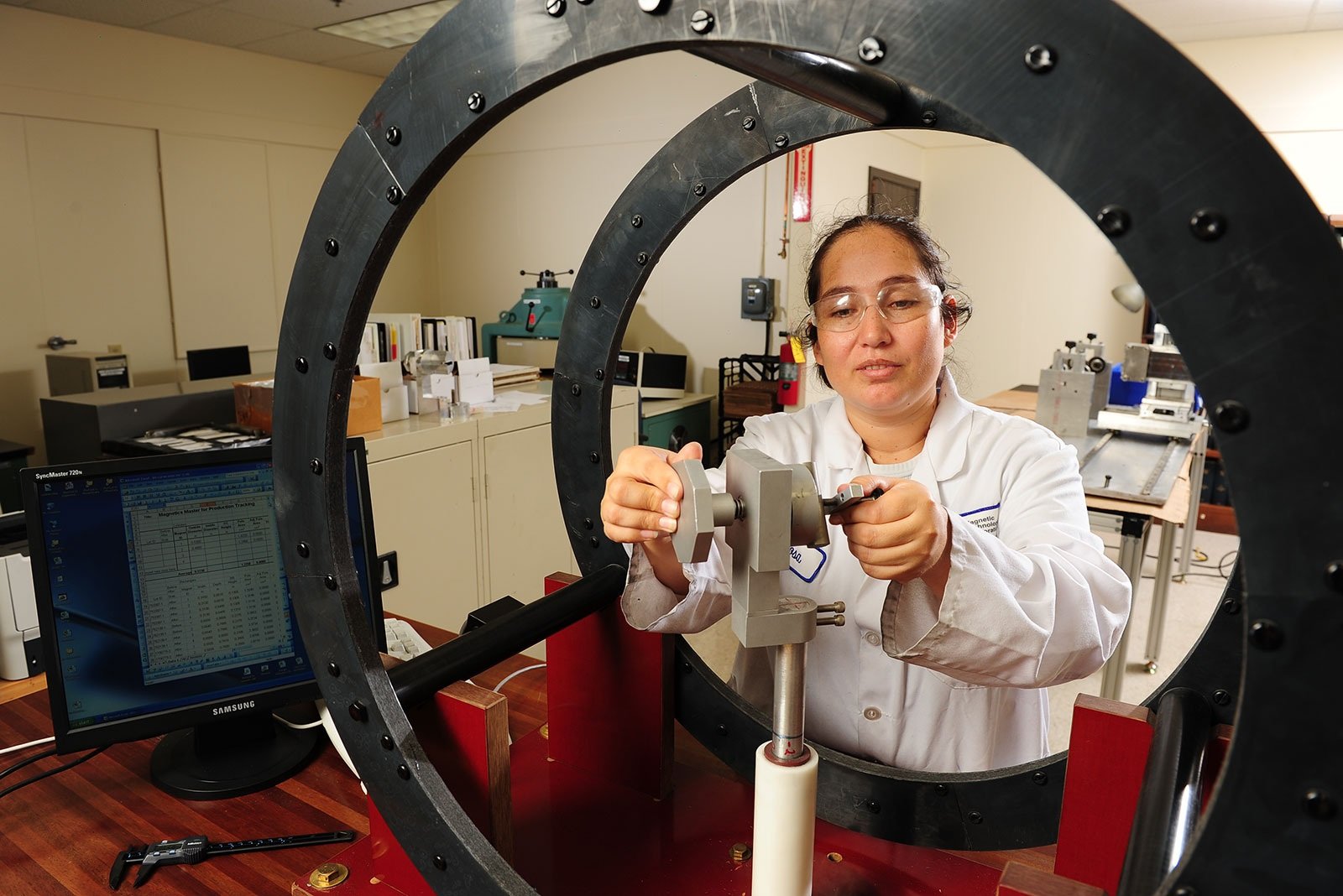 Magnet testing equipment used for magnetic inspection and quality control